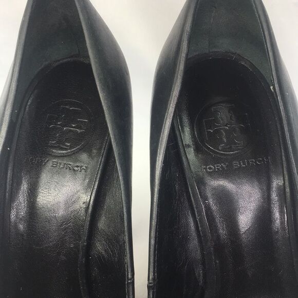 Tory Burch “Cantrell” Black Leather Open Toe Gold Logo T Pump Heels Women Sz 8.5 - Picture 6 of 8